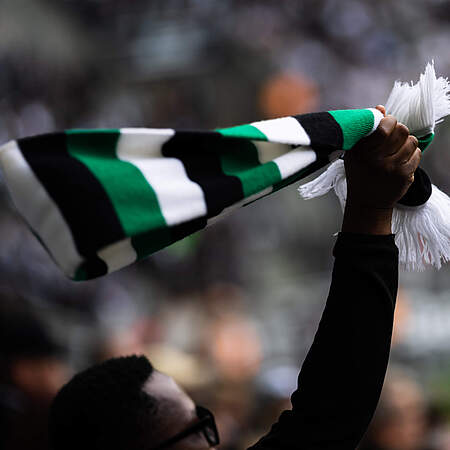 Fan mit Borussia Schal