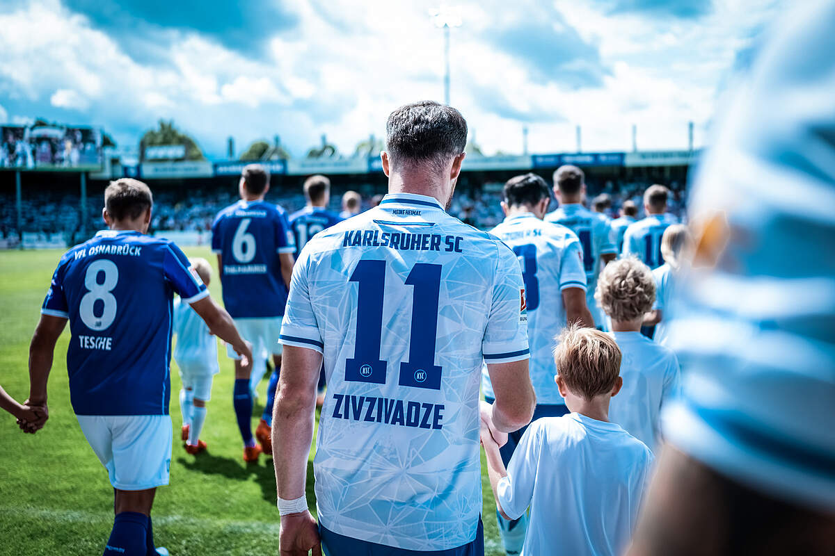 28 °C, 120 Jahre Jubiläum, eine ganze Menge Karlsruher und mehr...: KSC ...