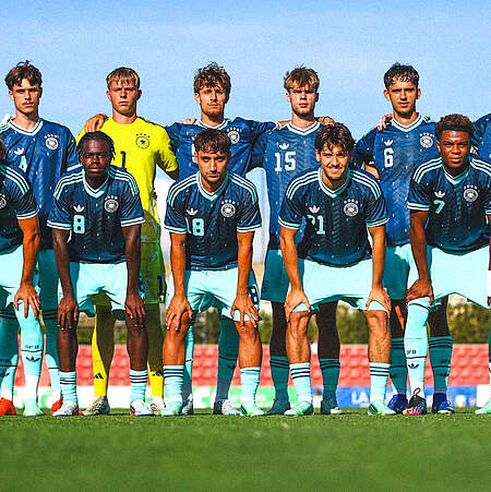 Mannschaftsfoto U20 DFB gegen England