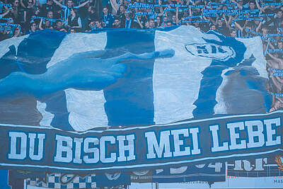 Choreo der KSC-Fans beim Auswärtsspiel in Hannover