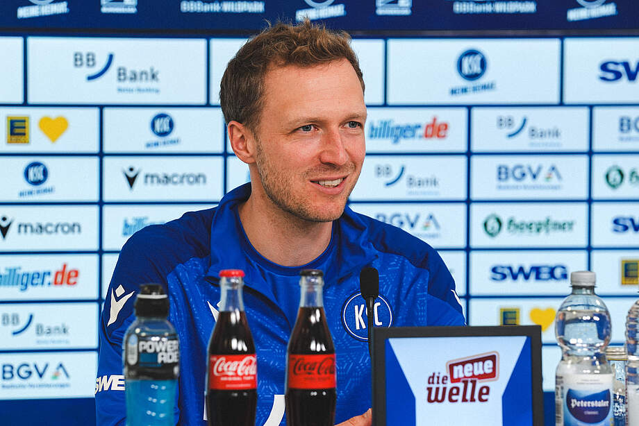 Max Senft bei der PK