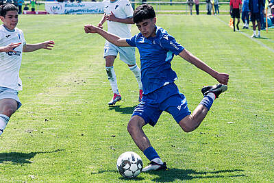 Spieler der U15 beim Schuss