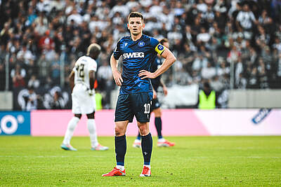 Marvin Wanitzek mit Händen an den Hüften