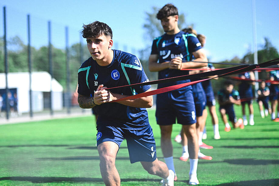 Ponente-Ramirez im Training beim Warmmachen