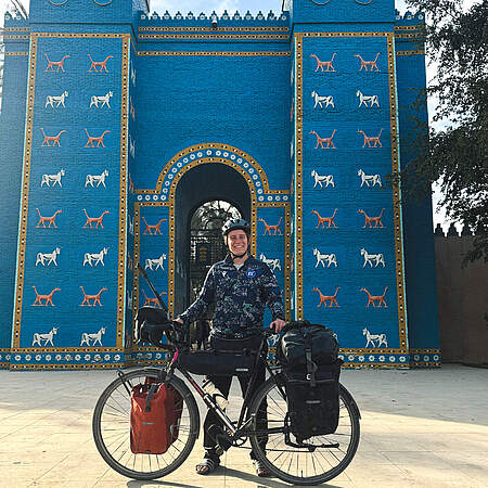Jakob mit dem Fahrrad im Irak