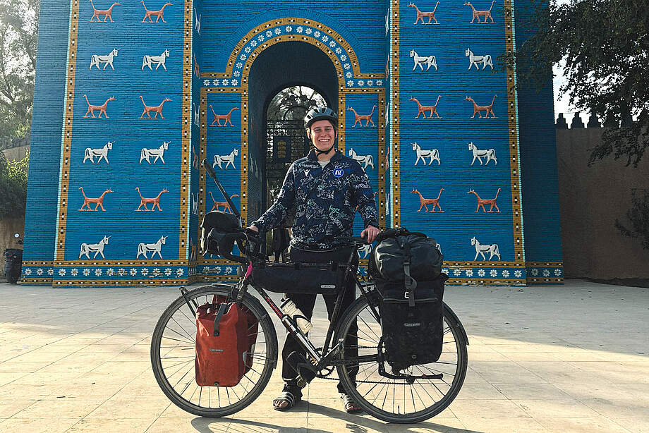 Jakob mit dem Fahrrad im Irak