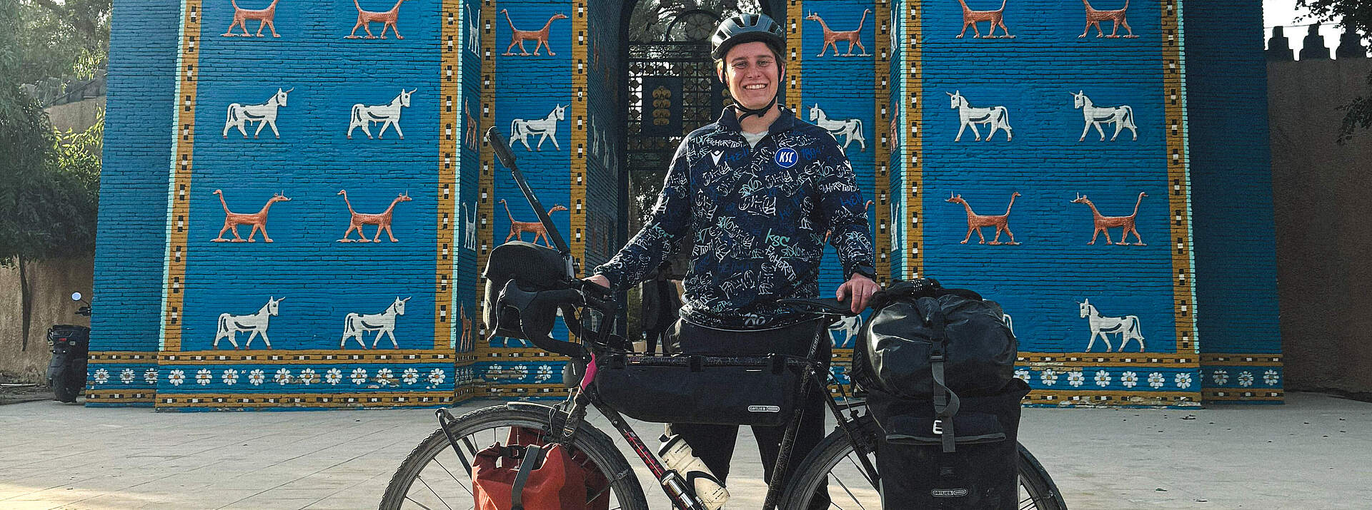 Jakob mit dem Fahrrad im Irak