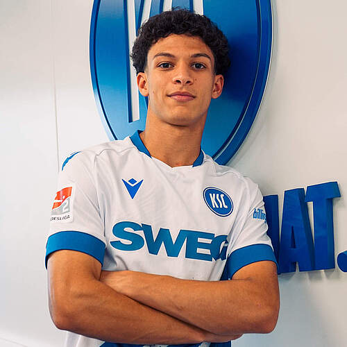 Louey Ben Farhat im neuen KSC-Auswärtstrikot