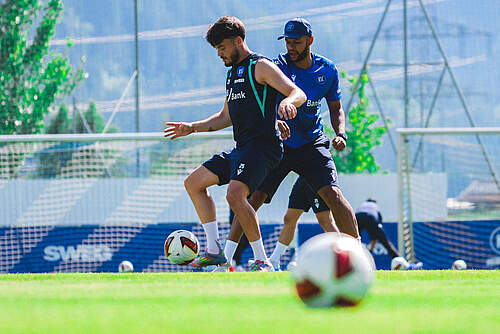 Li Egloff im Training mit Co-Trainer Emmanuel Faloba.
