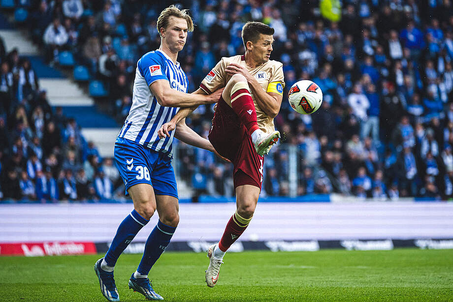 Wanitzek behauptet den Ball