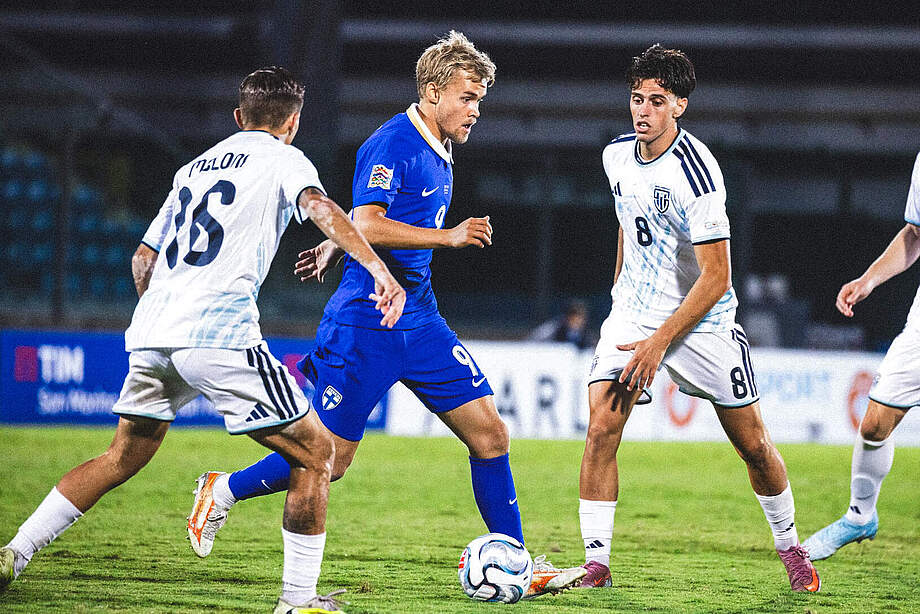 Väänänen im Dribbling für Finnland