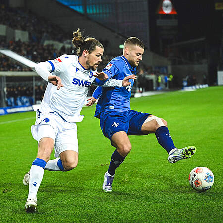 Sebastian Jung und Fabian Nürnberger im Zweikampf