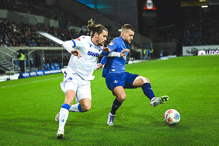 Sebastian Jung und Fabian Nürnberger im Zweikampf