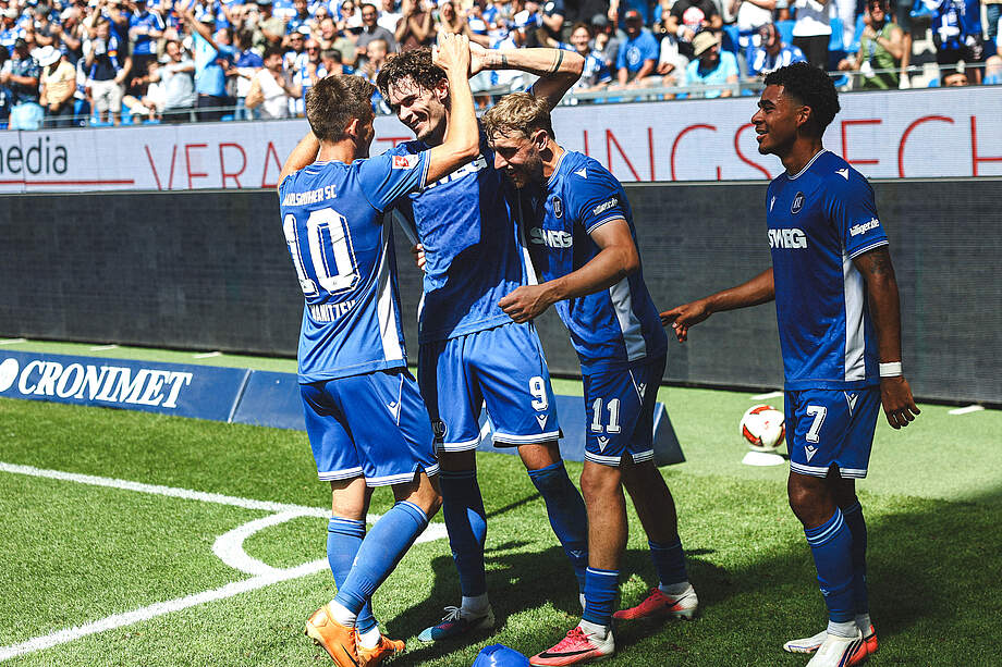 Jubelkreis nach dem 2:0