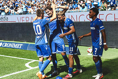 Jubelkreis nach dem 2:0