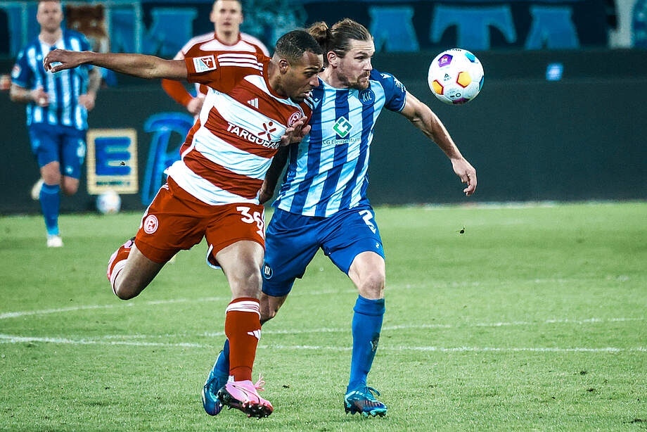 Jung im Zweikampf mit Mustapha