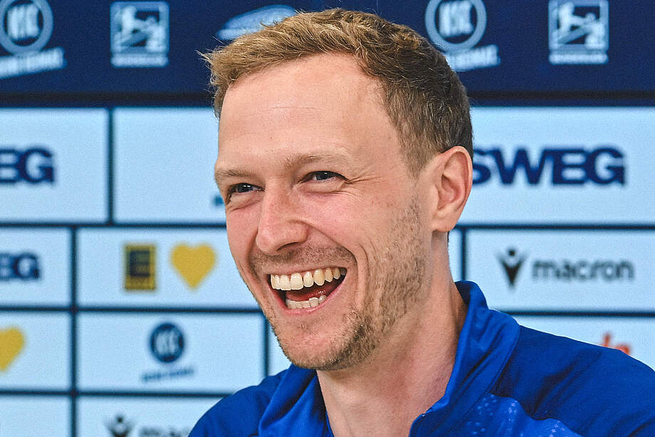 Max Senft bei der Pressekonferenz vor dem Heimspiel gegen Bielefeld