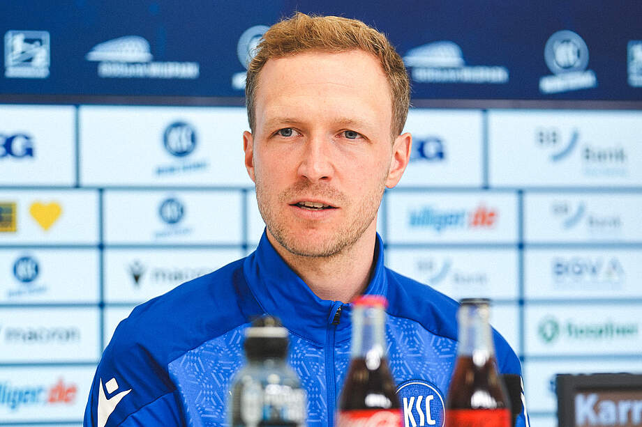 Max Senft bei der Pressekonferenz