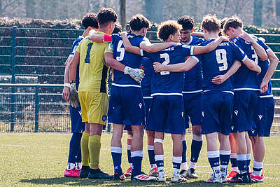 U17 im Spielerkreis