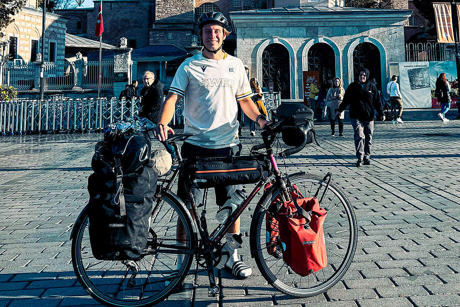 Alberti vor der Hagia Sophia