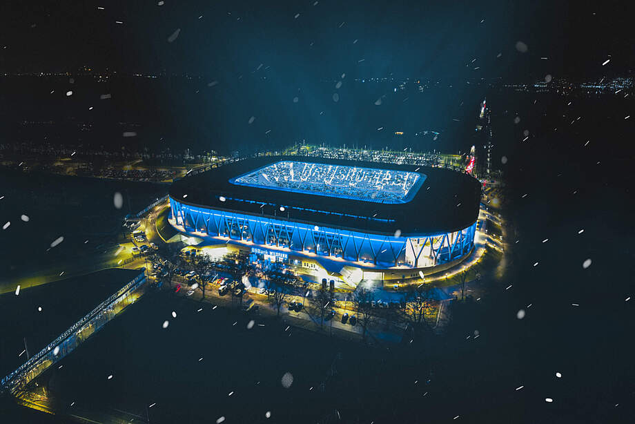 Drohnenaufnahme: Das Weihnachtliche Stadionsingen im letzten Jahr