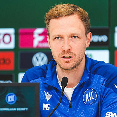 Max Senft bei der PK