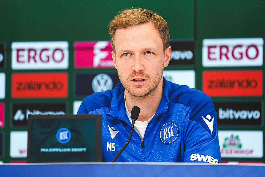 Max Senft bei der PK