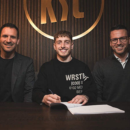 Eggimann, Eichinger, Pauls bei der Unterschrift