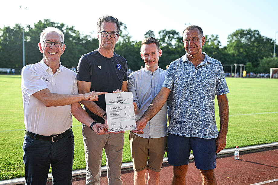 Holger Siegmund-Schultze bei der Übergabe