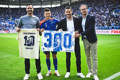 Marvin Wanitzek wird für 300 Spiele geehrt.