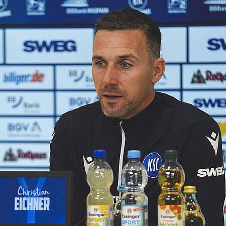 Christian Eichner bei der Pressekonferenz