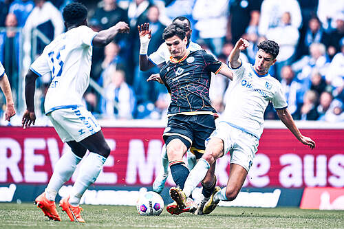 Matanovic im Zweikampf gegen Magdeburg