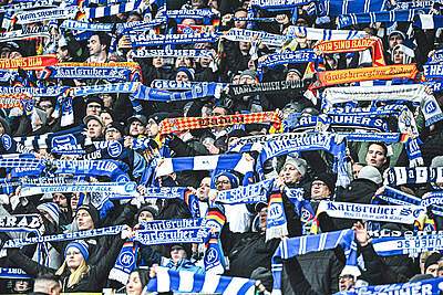 Fans beim Badner-Lied