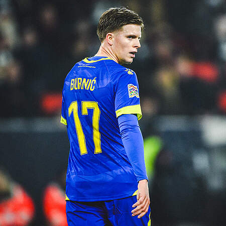 Dzenis Burnic im Nationaltrikot von Bosnien-Herzegowina.
