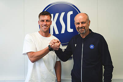 Alexander Wähling und Edmund Becker nach der Unterschrift