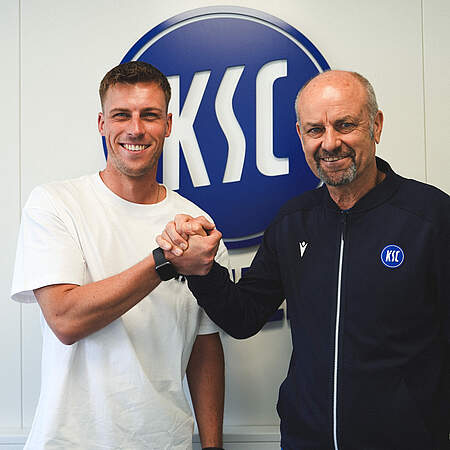 Alexander Wähling und Edmund Becker nach der Unterschrift