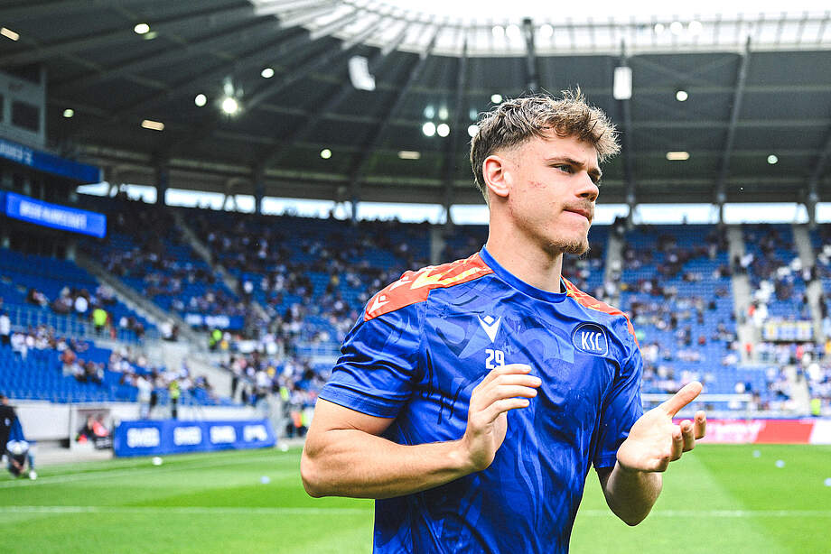 Niclas Dühring läuft in den BBBank Wildpark ein.