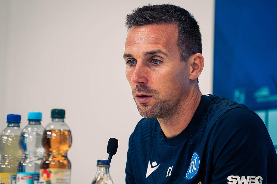 Christian Eichner bei der PK