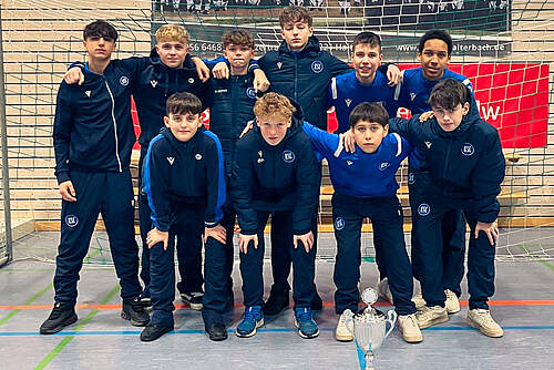 Die KSC U14 feiert ihren dritten Platz