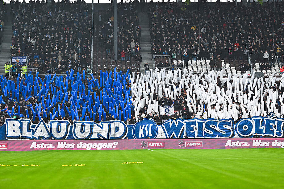 Choreo der KSC-Fans auf St. Pauli