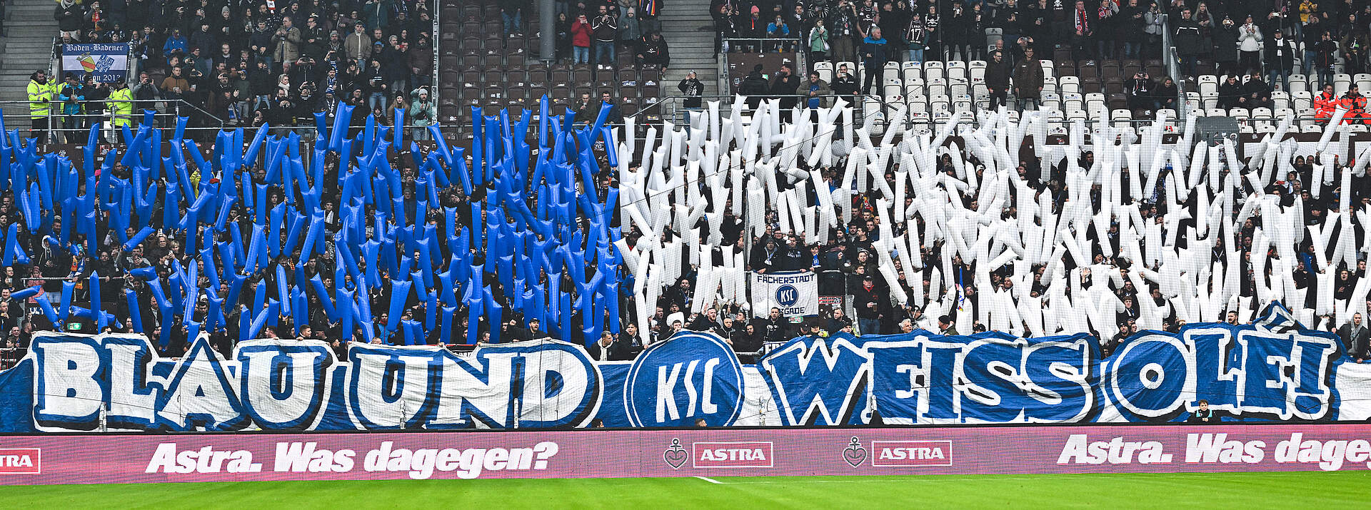 Choreo der KSC-Fans auf St. Pauli