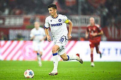 Marvin Wanitzek am Ball. 