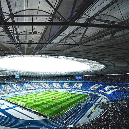 Choreo im Olympiastadion Hertha und der KSC