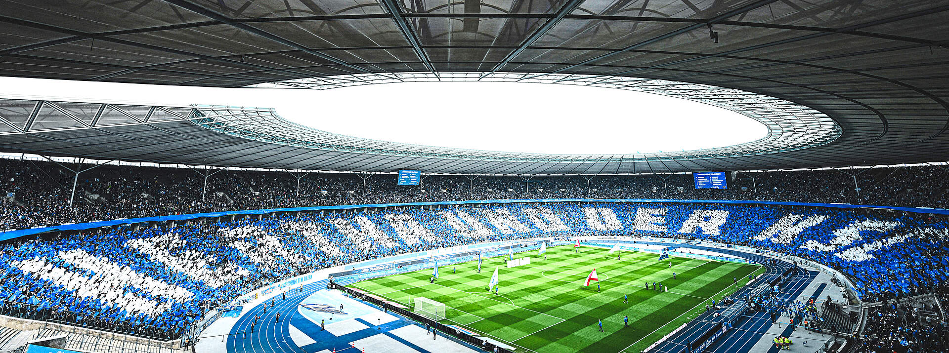 Choreo im Olympiastadion Hertha und der KSC