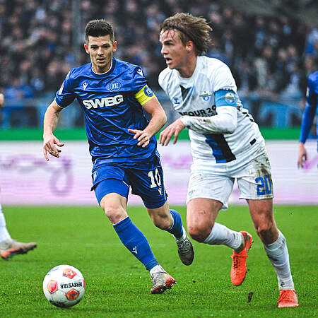 Wanitzek im Zweikampf mit F. Götze