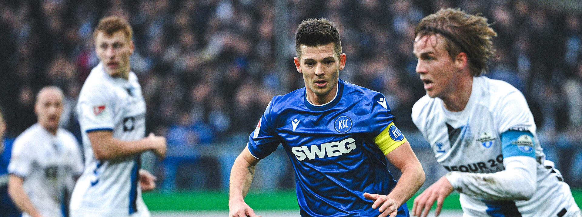 Wanitzek im Zweikampf mit F. Götze