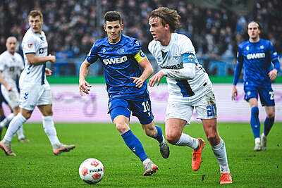 Wanitzek im Zweikampf mit F. Götze