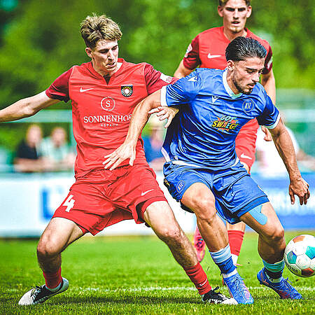 U23 im Zweikampf.