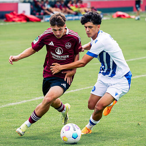 Zweikampf um den Ball im U17-Auswärtsspiel beim 1. FCN