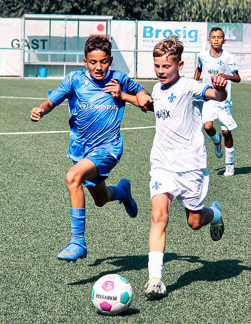 U12 greift an.